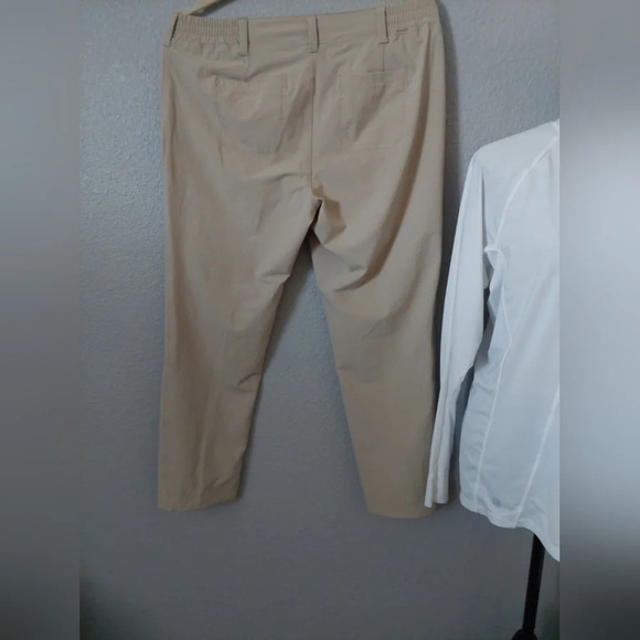 Athleta Wander Stash Pant in Khaki Tan Women's 10 Nwot Athleisure Minimalist - Picture 3 of 7